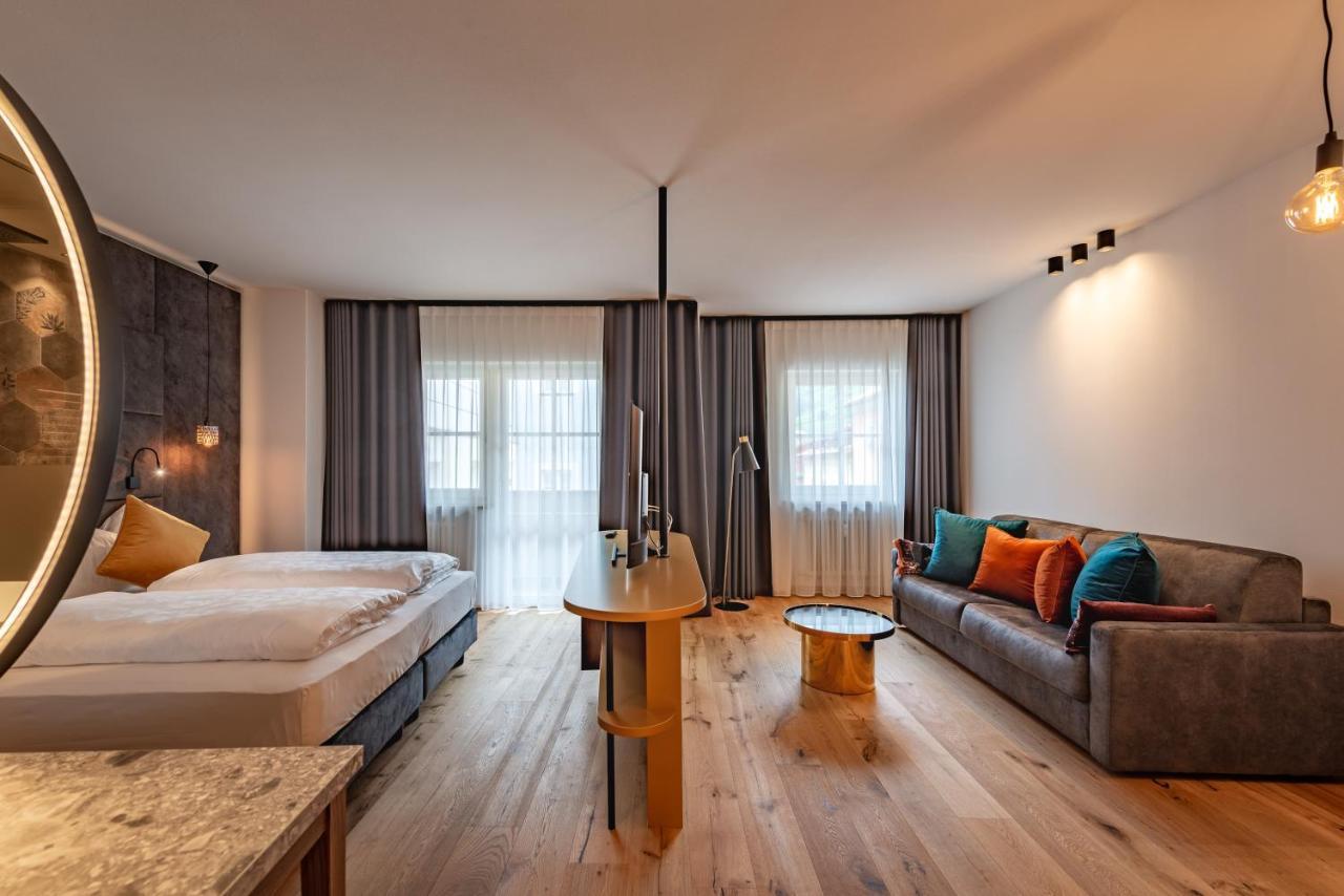 Hotel Goldene Traube Termeno Eksteriør billede