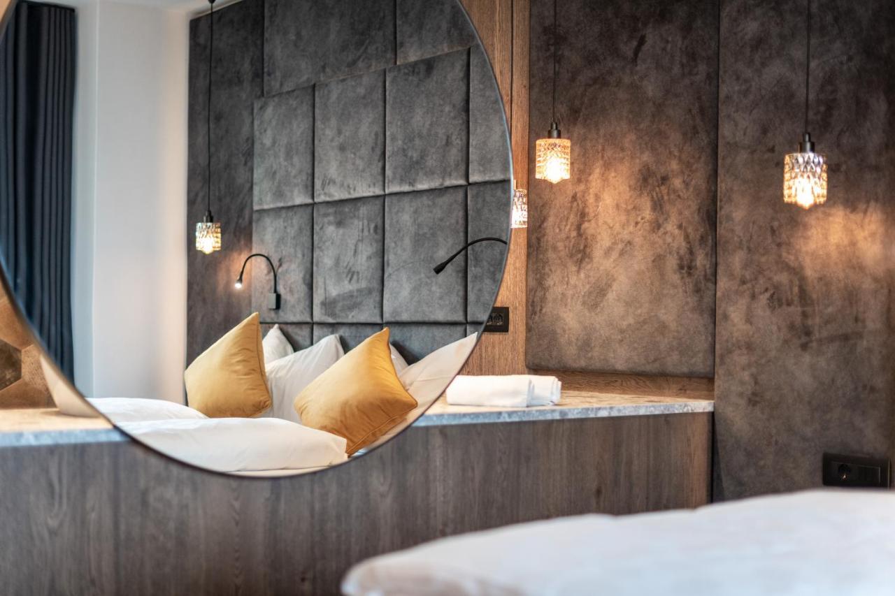 Hotel Goldene Traube Termeno Eksteriør billede