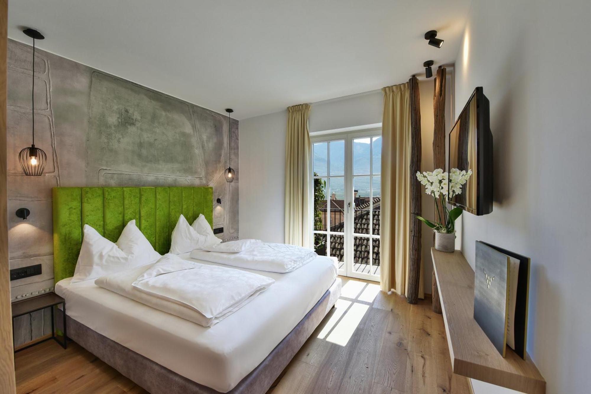 Hotel Goldene Traube Termeno Eksteriør billede