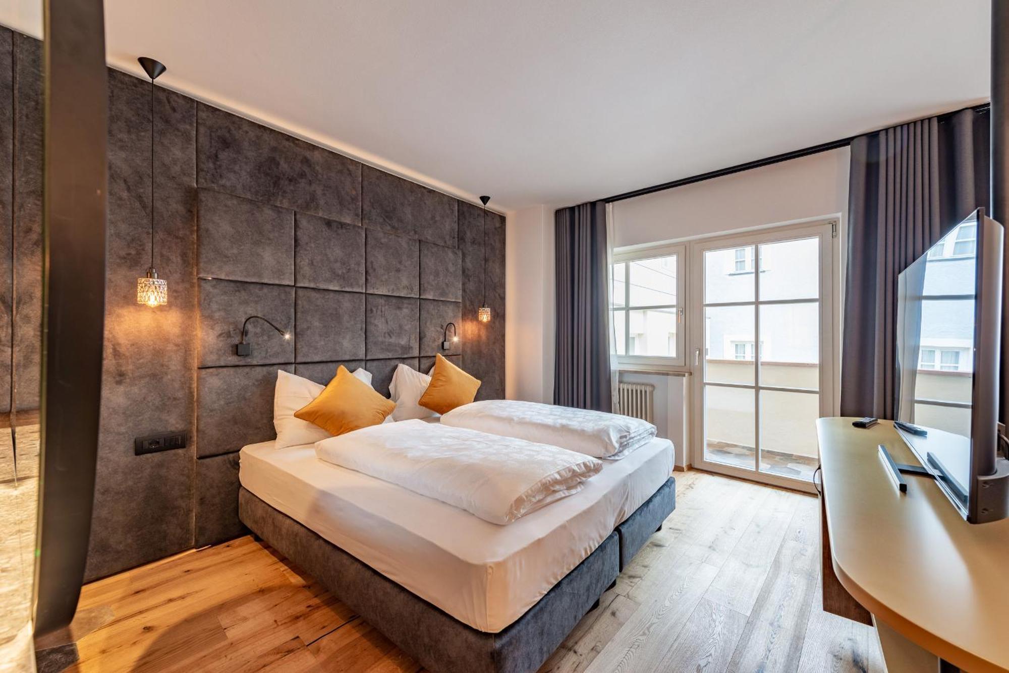 Hotel Goldene Traube Termeno Eksteriør billede